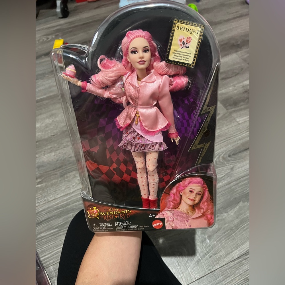 Disney Descendants Rise of Red Bridget Doll Mattel Pink Queen of Hearts